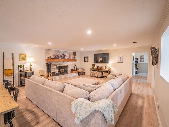 4th image of 501 Junell St
