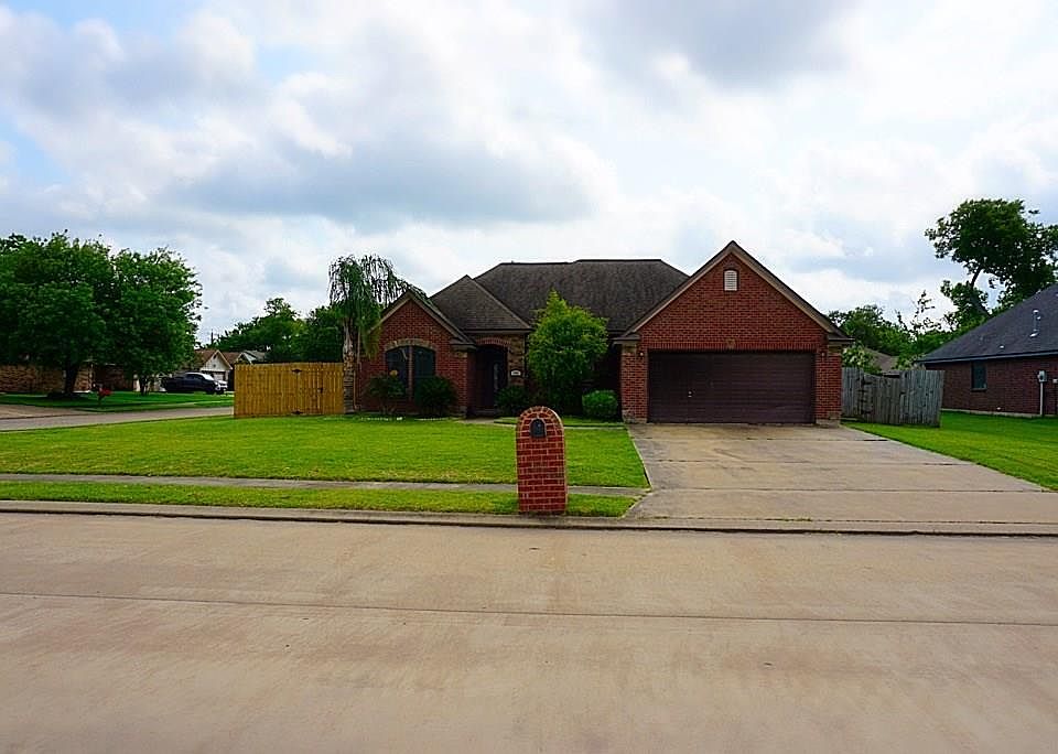 1st image of 101 Corkwood St