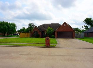 101 Corkwood St, Lake Jackson, TX 77566