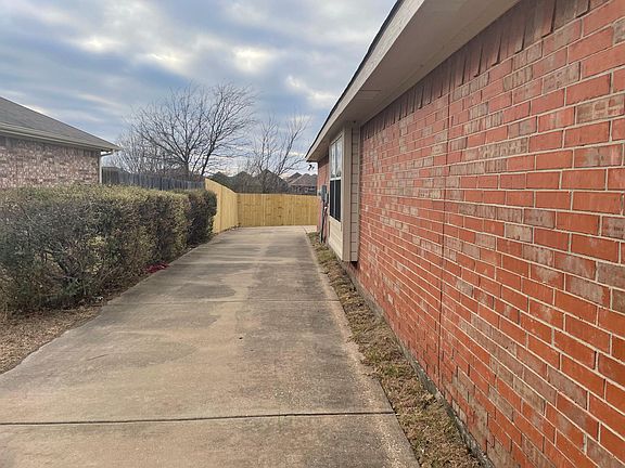 3rd image of 913 Urban Dr