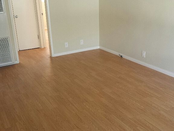 3rd image of 2114 W El Segundo Blvd APT 6