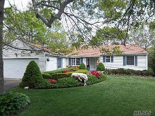 1st image of 7 Woodcrest Dr