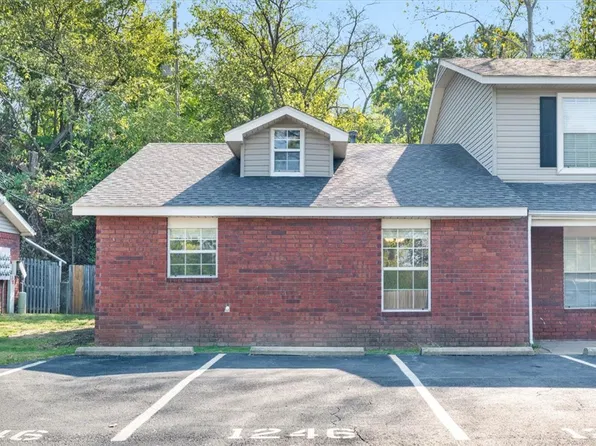 1246 N Iron Horse Dr, Fayetteville, AR 72703