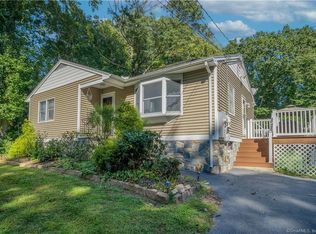 12 Dean Rd, East Lyme, CT 06333