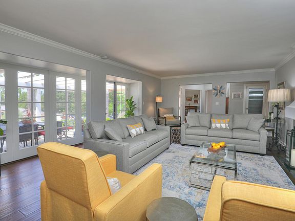 3rd image of 2434 Santa Barbara St