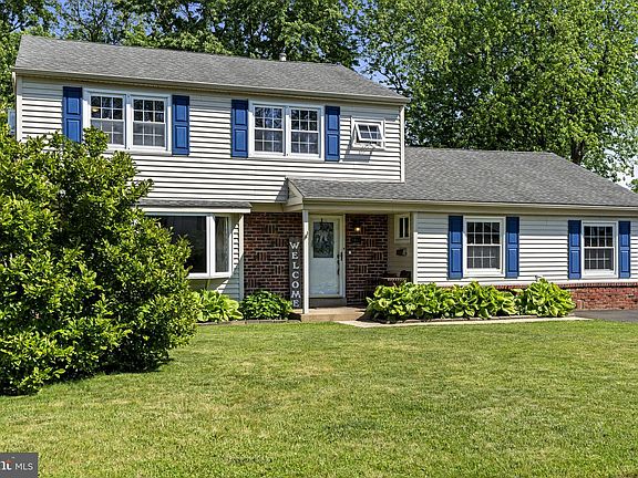 3rd image of 1011 Redbarn Rd