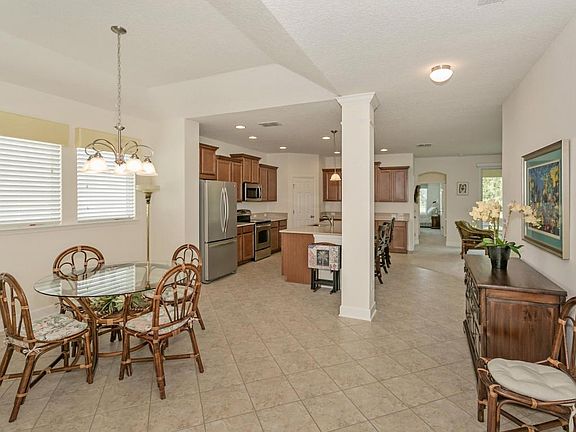 3rd image of 470 Howland Dr