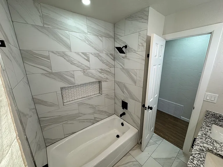 1522 Oxford Way — Photo 14