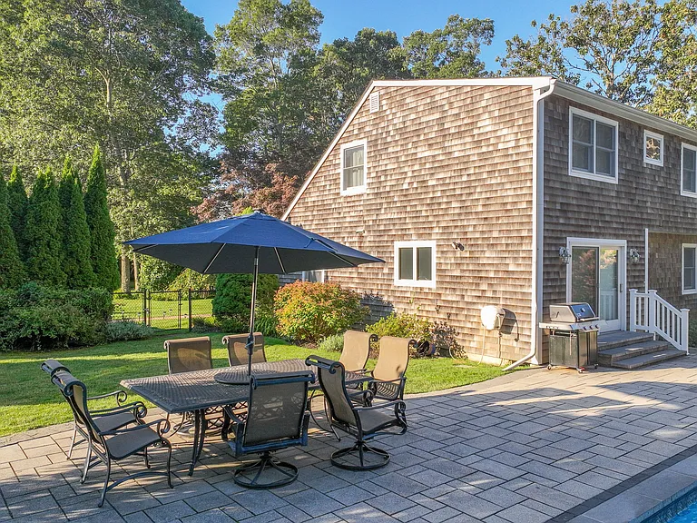 9 Howell Pl — Photo 2