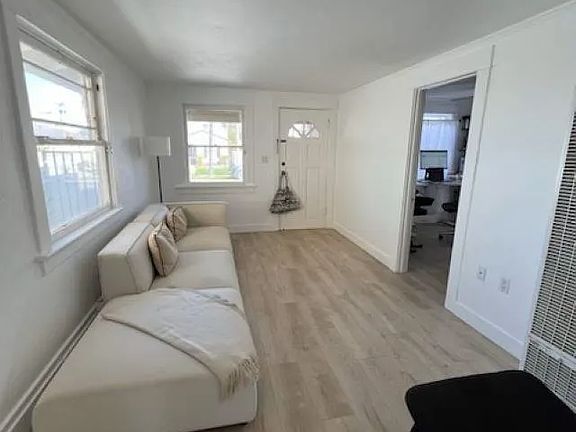 2nd image of 4554-56 36th St