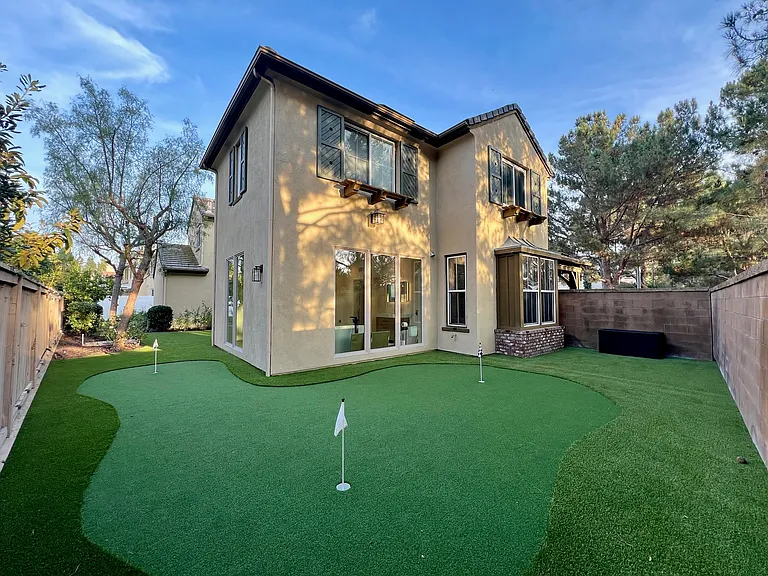 28 Highfield Gln — Photo 5