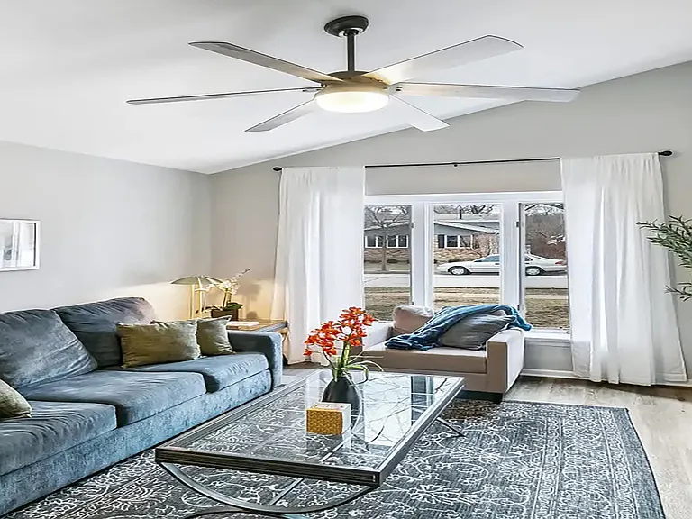 251 Harding Ave — Photo 4