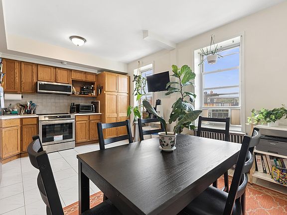 3rd image of 179 32nd St Floor 3