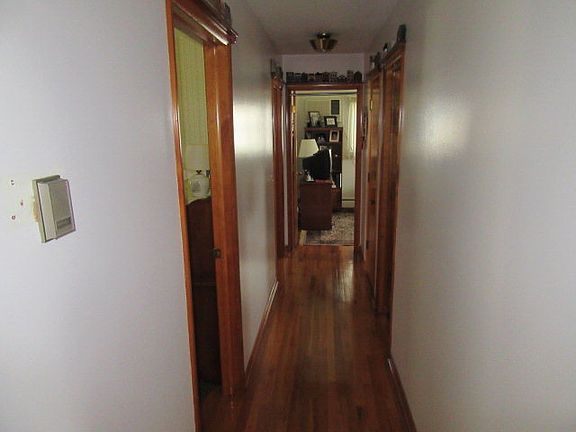 3rd image of 518 Bush Ave