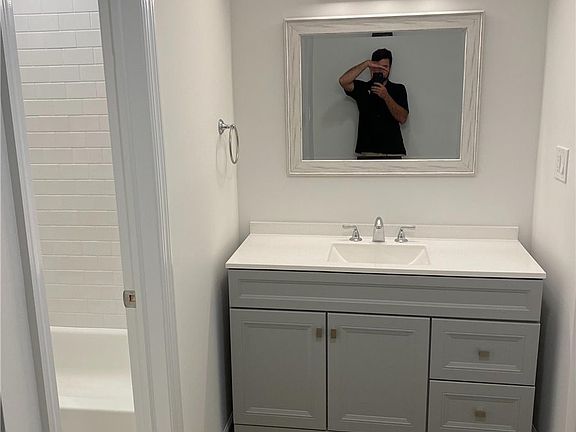 5th image of 302 Drew Dr #302