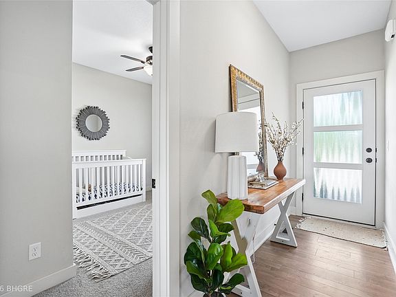 4th image of 30 SE Waddell Way