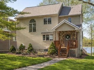 6511 Forest Beach Dr, Brighton, MI 48116