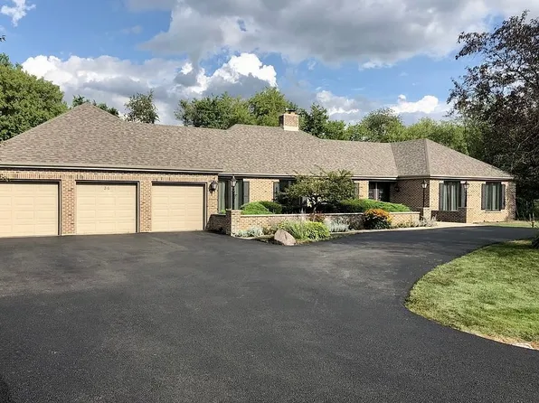 36 Seneca Ave E, Hawthorn Woods, IL 60047