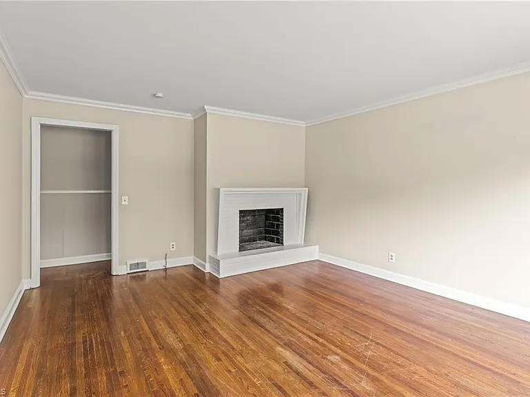 1200 Lamont Dr — Photo 2