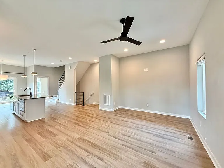 1029 Gregg St — Photo 9