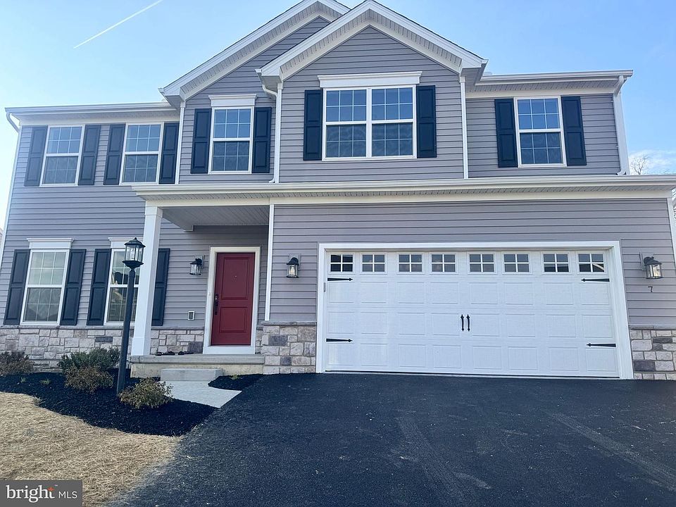 1st image of 7 Long Bend Dr
