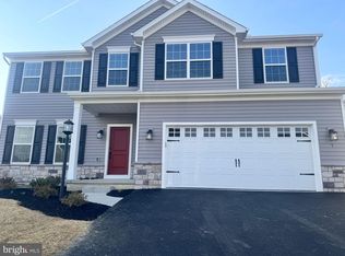 7 Long Bend Dr, Carlisle, PA 17015
