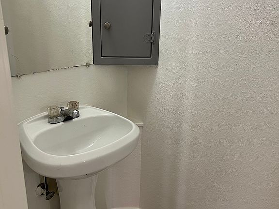 3rd image of 2440 Idaho Ave APT 3