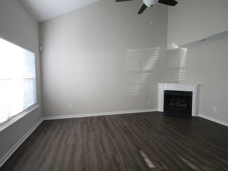8065 Kennet Ln — Photo 2