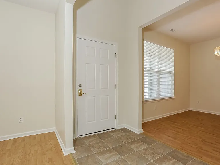 8264 Chatham Oaks Dr — Photo 2