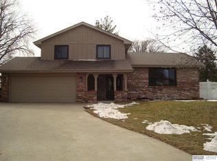 21285 Edgevale Cir, Elkhorn, NE 68022