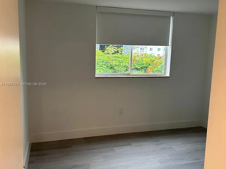 210 SW 11th St — Photo 4