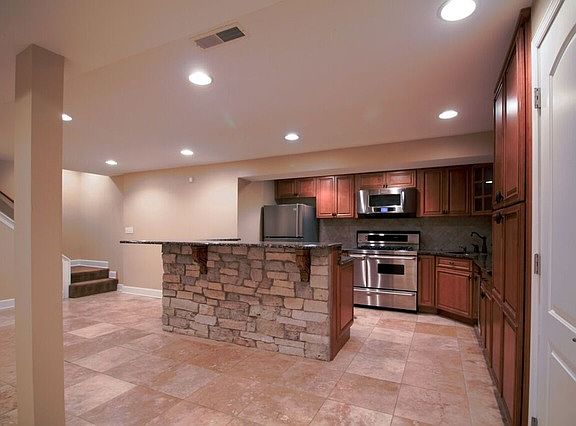 5th image of 351 Wexford Dr