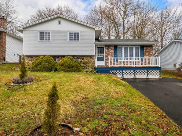 162 Sunnyvale Cres, Lower Sackville, NS B4E 2S5