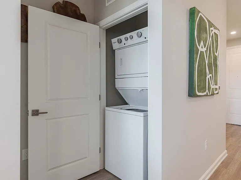 Paxton Place Apartments — Photo 14