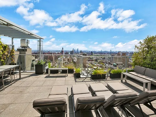 Sold by Sotheby's International Realty | media 11