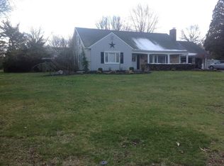 36 Smallwood Ln, Manalapan, NJ 07726