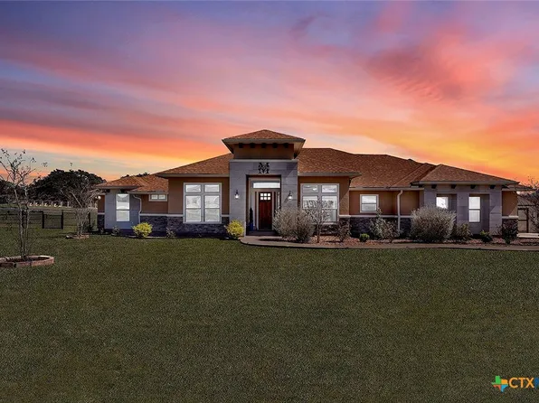 121 Westfield Xing, La Vernia, TX 78121