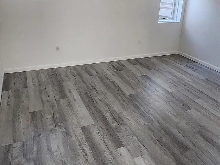 1524 Express Dr S — Photo 15