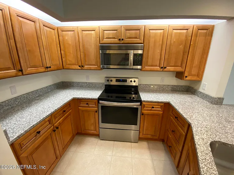 8562 Sturbridge Cir W — Photo 7