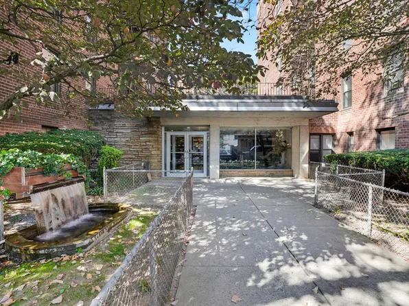 345 Webster Avenue image 2 of 12