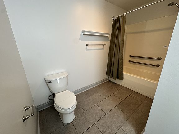 4th image of 309 Delaware St APT 203