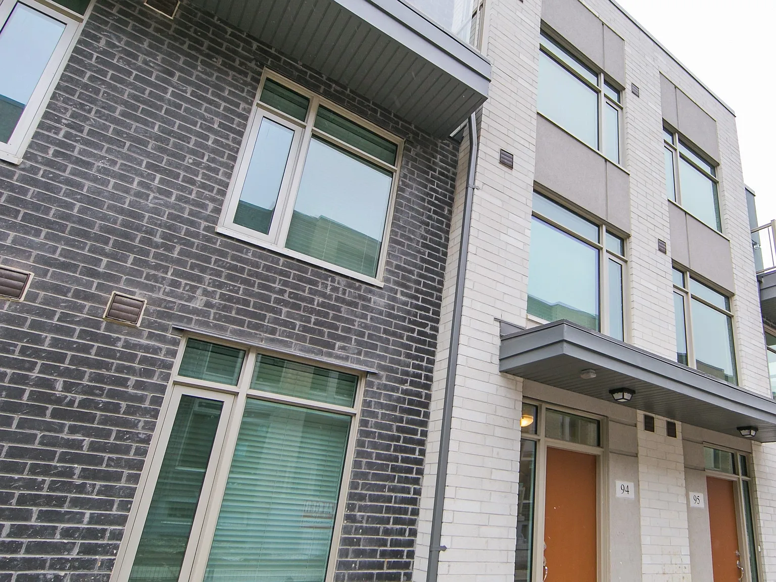 3 bed, $3,200 — Photo 1
