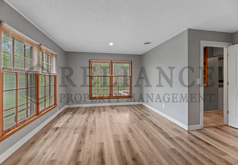 6114 E Rockwood Rd — Photo 7
