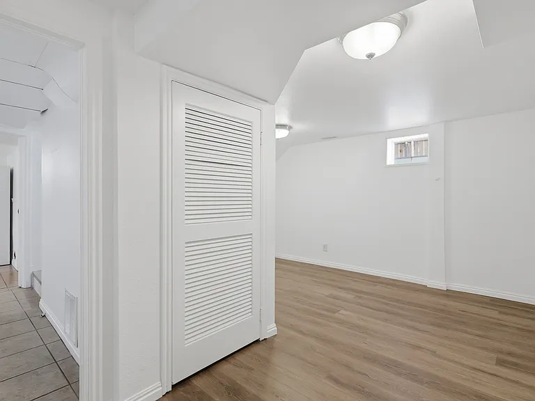 654 W Lennox St — Photo 15