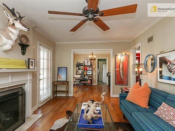 4th image of 7909 Ward Parkway Pl