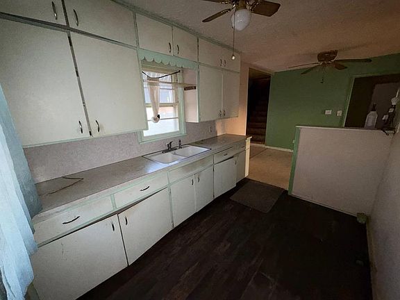 3rd image of 1705 S Dille Ave