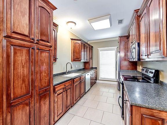 5th image of 152 Millstone Dr