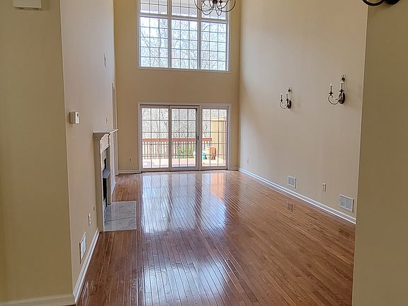 4th image of 32 Bovensiepen Ct