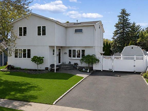 2nd image of 44 E End Avenue