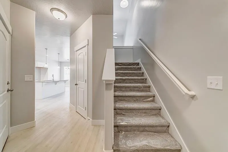 4 bed, 3.5 bath, 2350 sqft, $475 — Photo 2